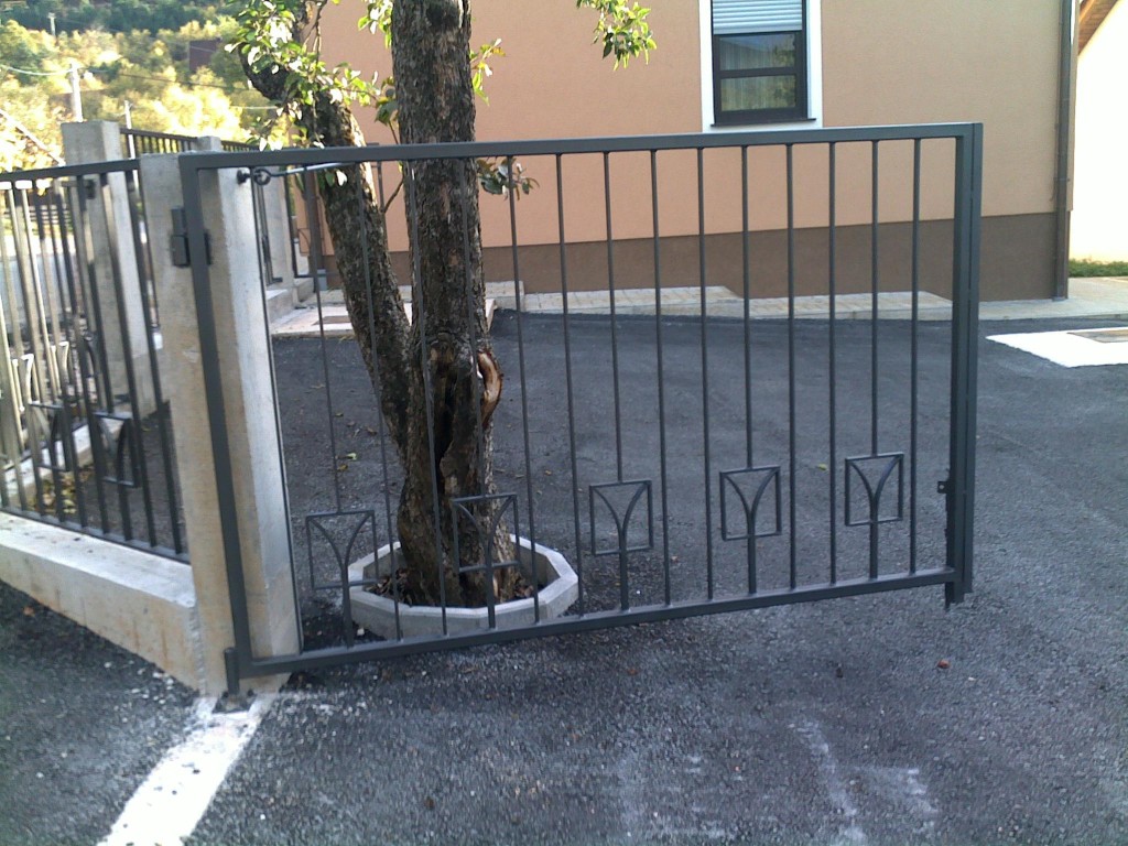 Moderna krilna vrata